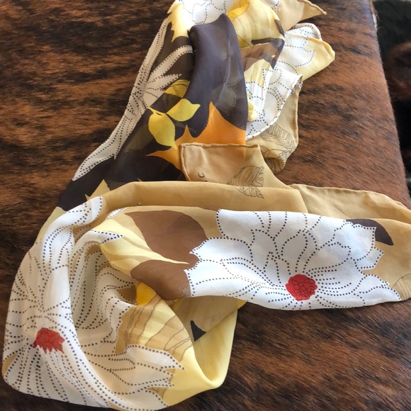 Banana Republic Scarf - Picture 2 of 3